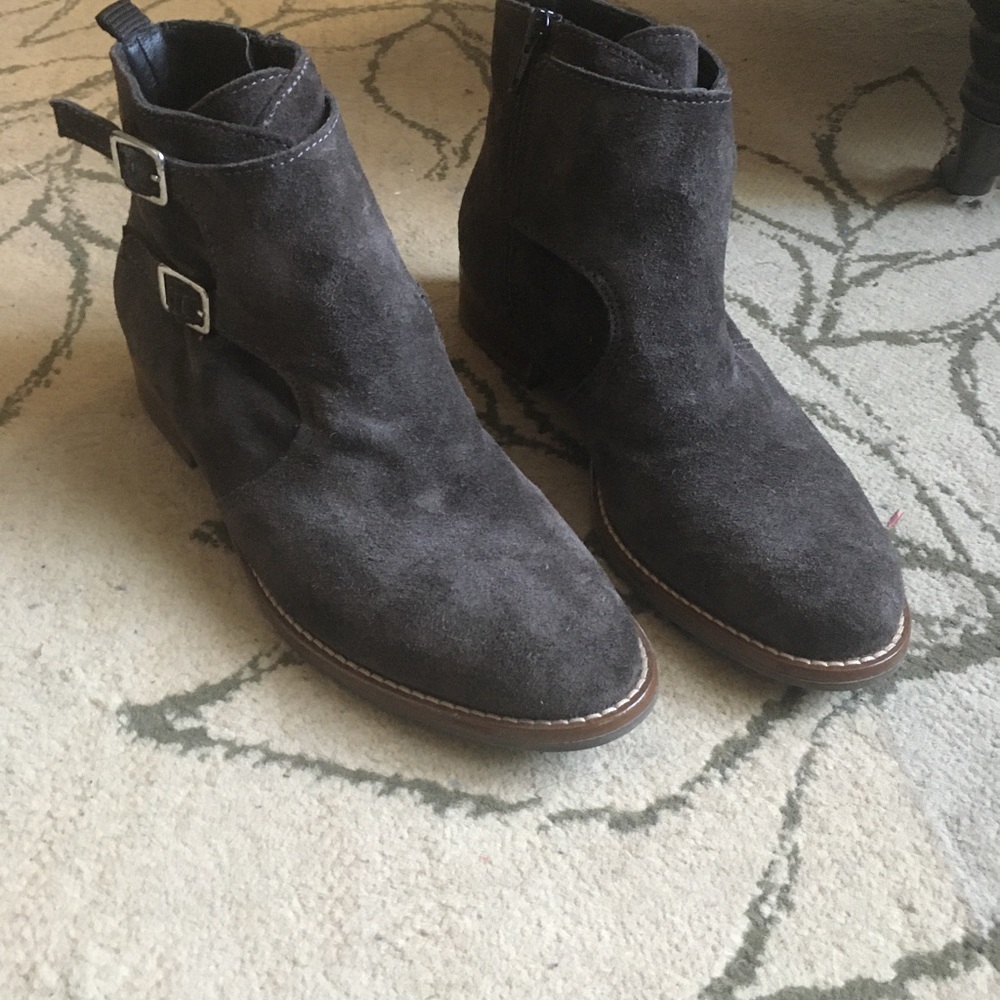 8 1/2 dark brown suede fall/spring bootlet